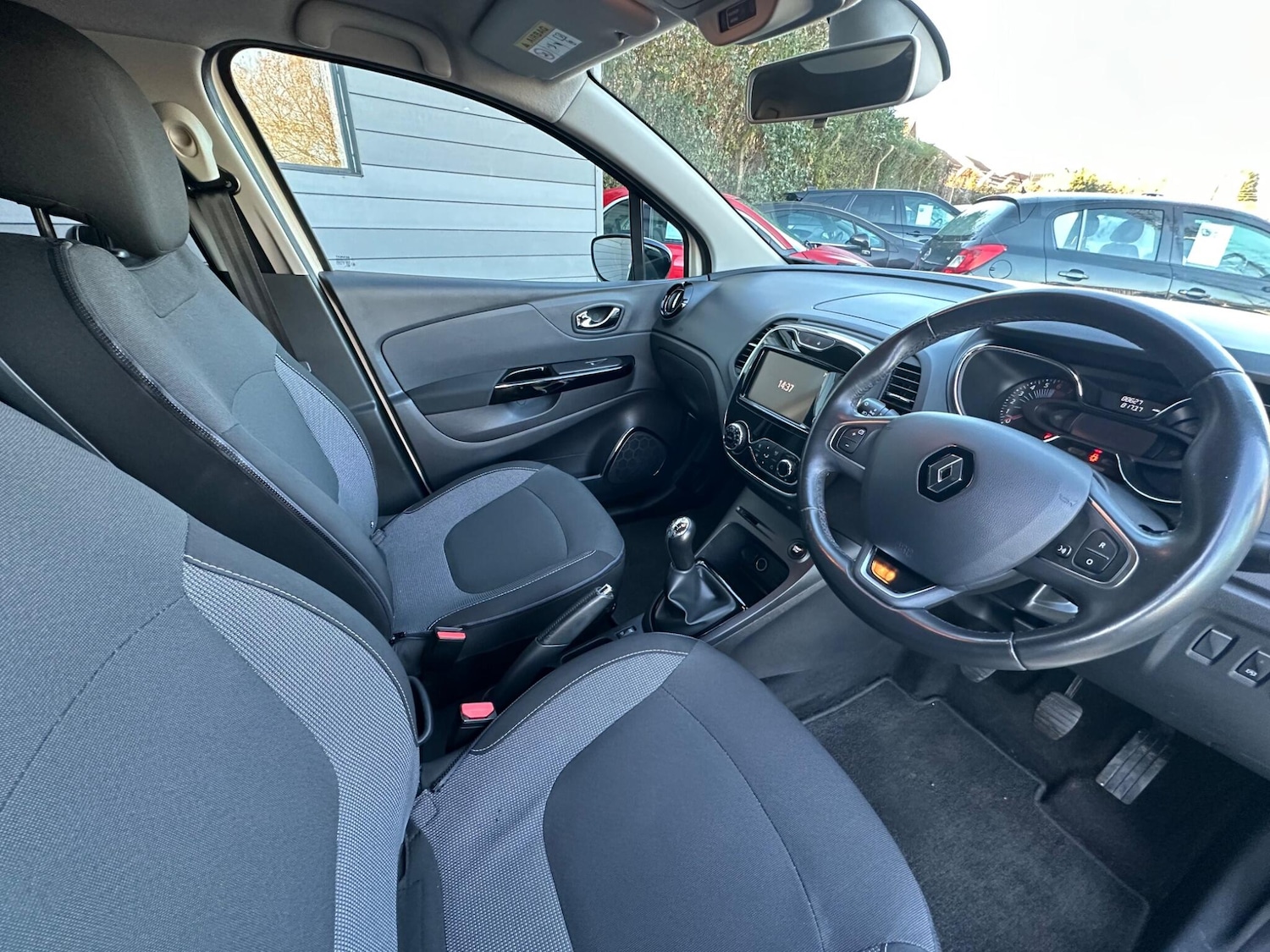 Used Renault Captur 2016 for sale - 76801206: Photo 3