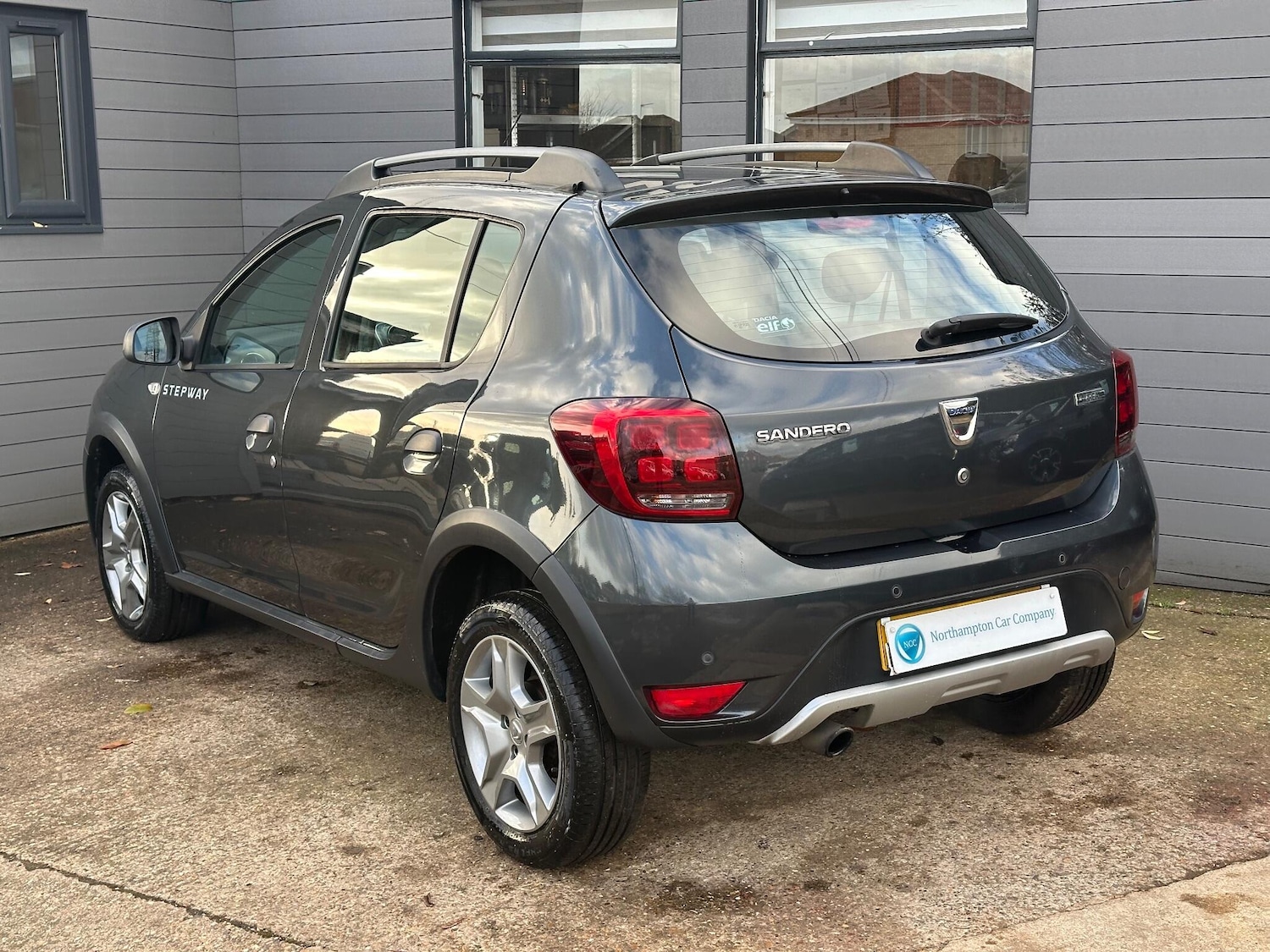 Used Dacia Sandero Stepway 2018 for sale - 76781080: Photo 2