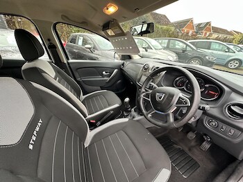 Used Dacia Sandero Stepway 2018 for sale - 76781080: Photo