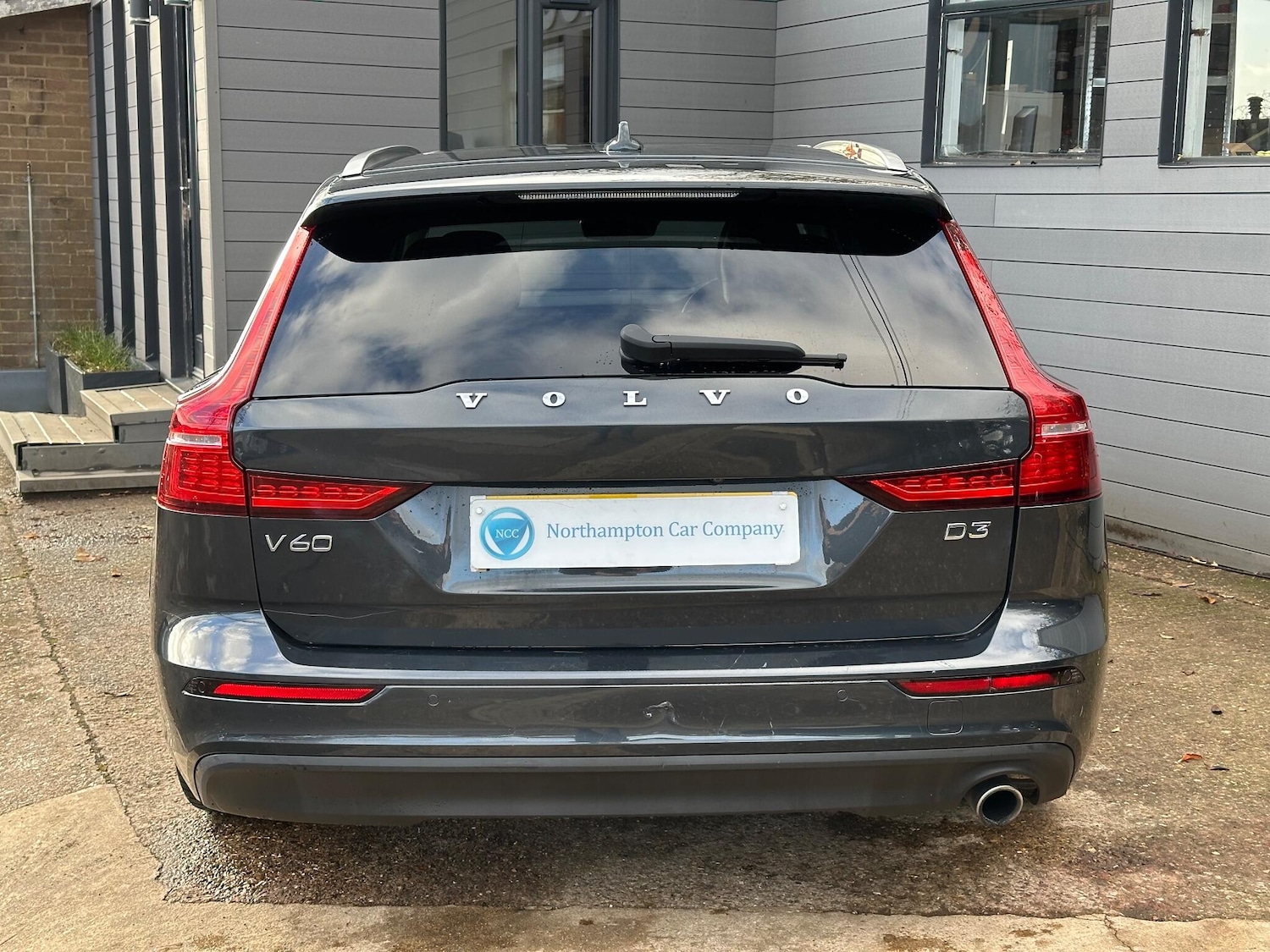 Used Volvo V60 2018 for sale - 76700699: Photo 11