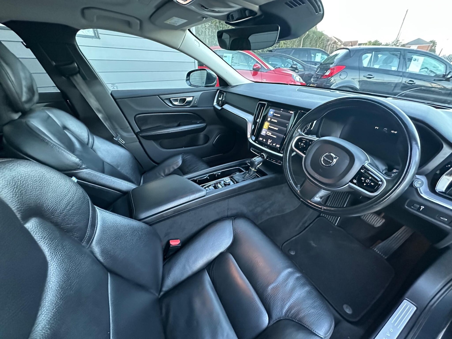 Used Volvo V60 2018 for sale - 76700699: Photo 21