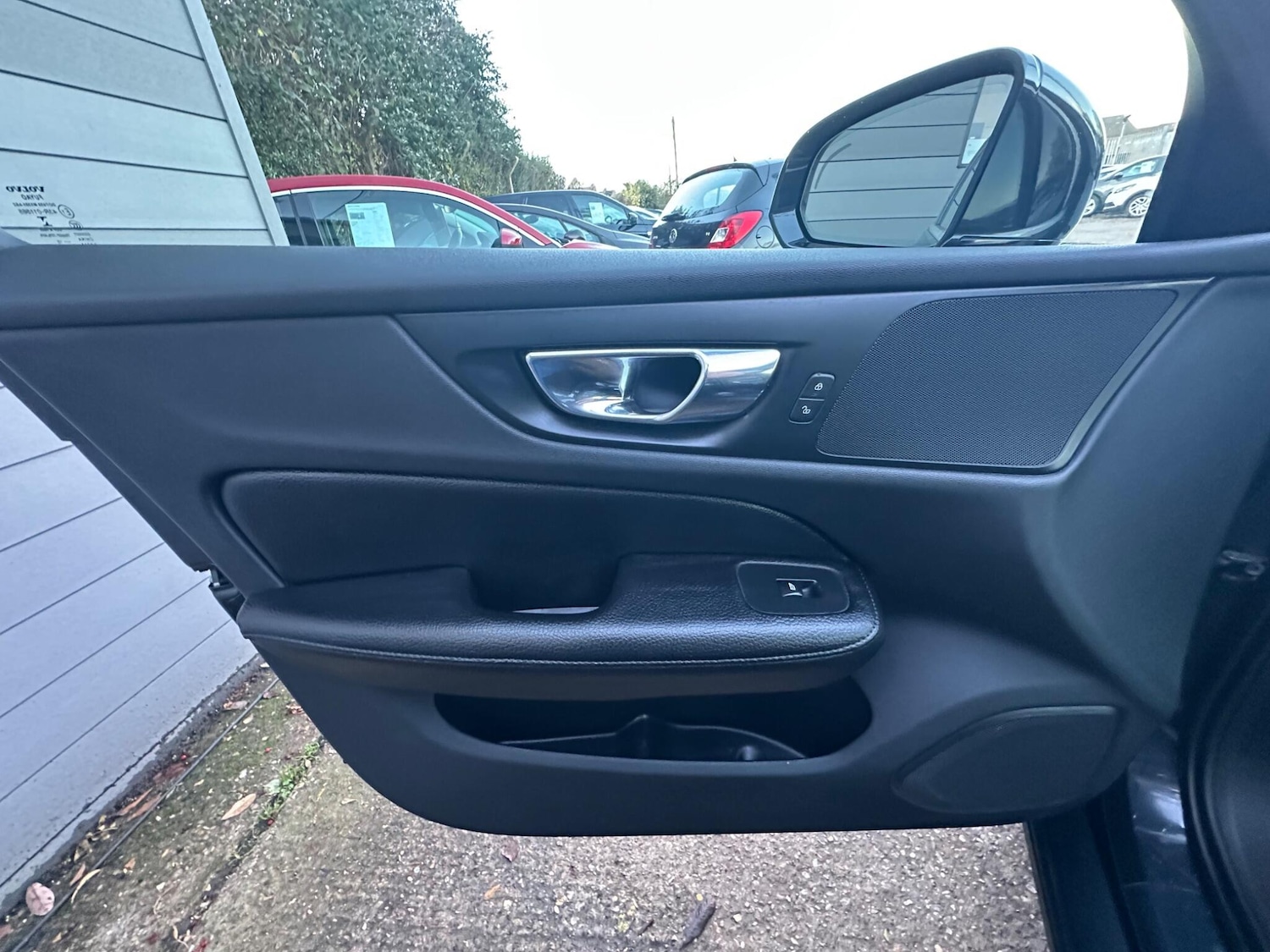 Used Volvo V60 2018 for sale - 76700699: Photo 28