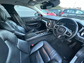 Used Volvo V60 2018 for sale - 76700699: Photo