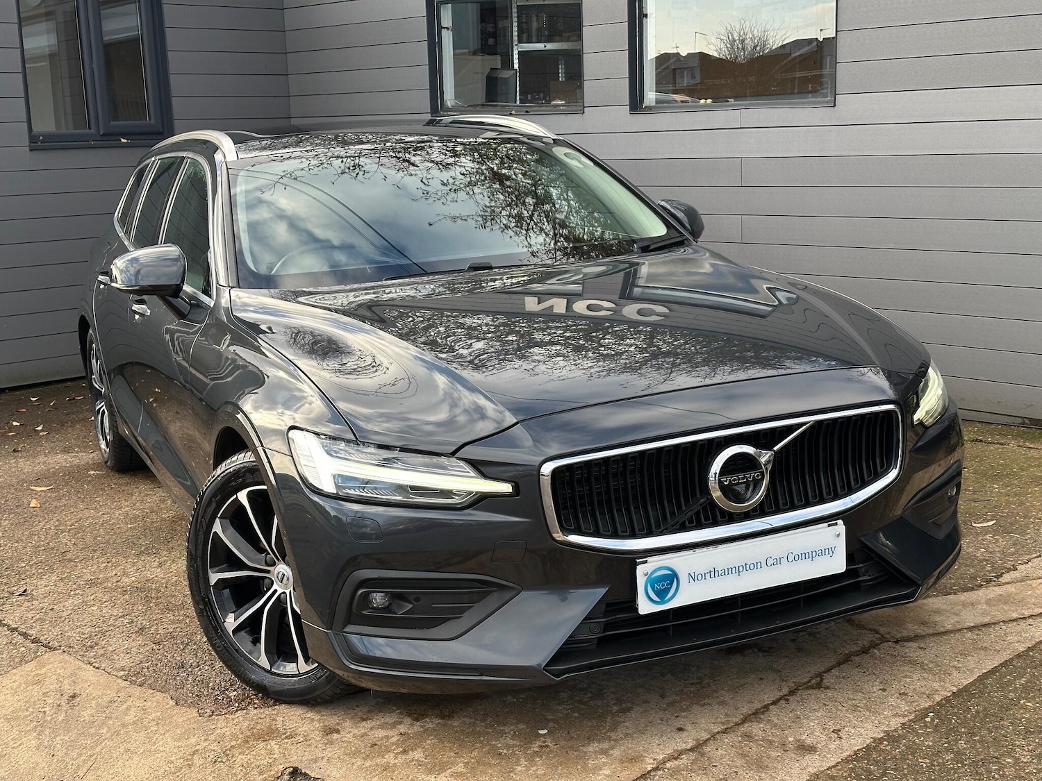 Used Volvo V60 2018 for sale - 76700699: Photo 5