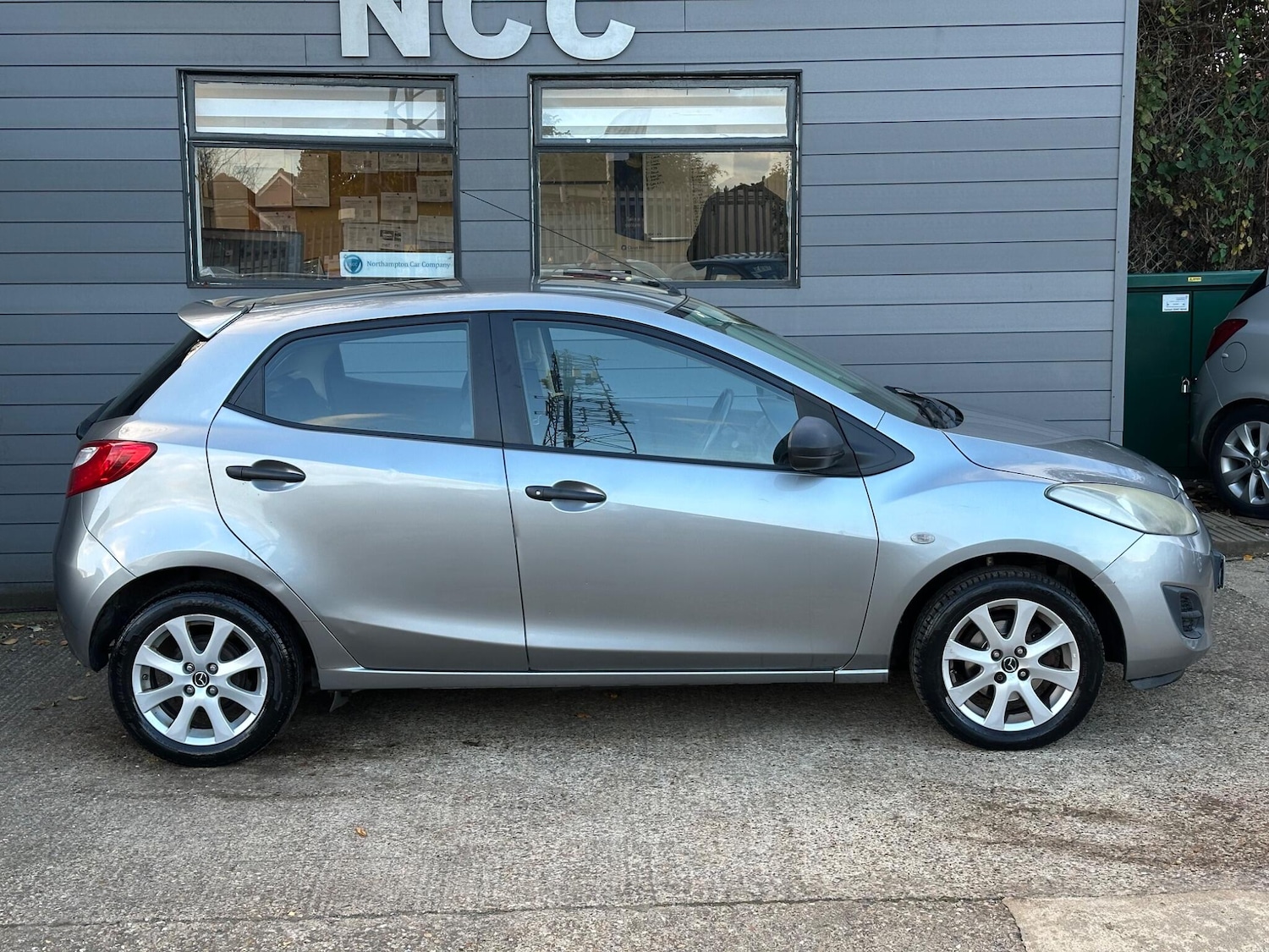 Used Mazda Mazda2 2015 for sale - 76388629: Photo 6