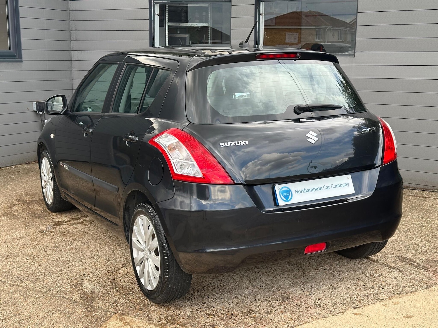 Used Suzuki Swift 2011 for sale - 76371361: Photo 12
