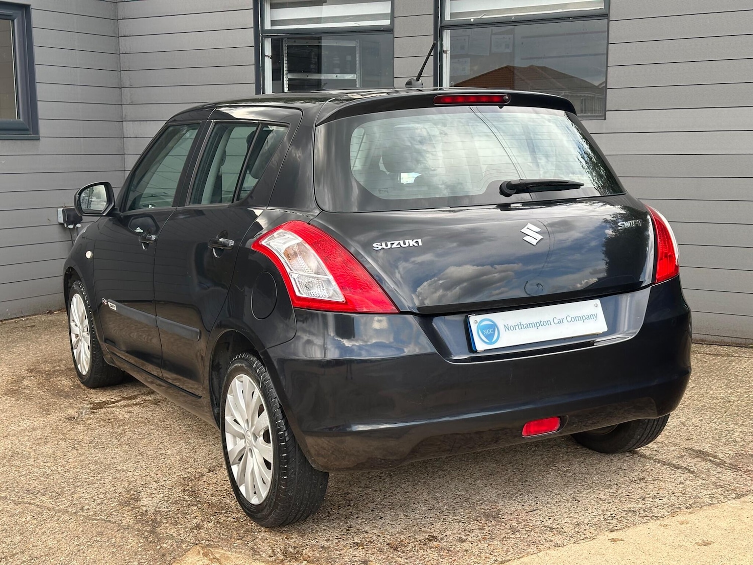 Used Suzuki Swift 2011 for sale - 76371361: Photo 13