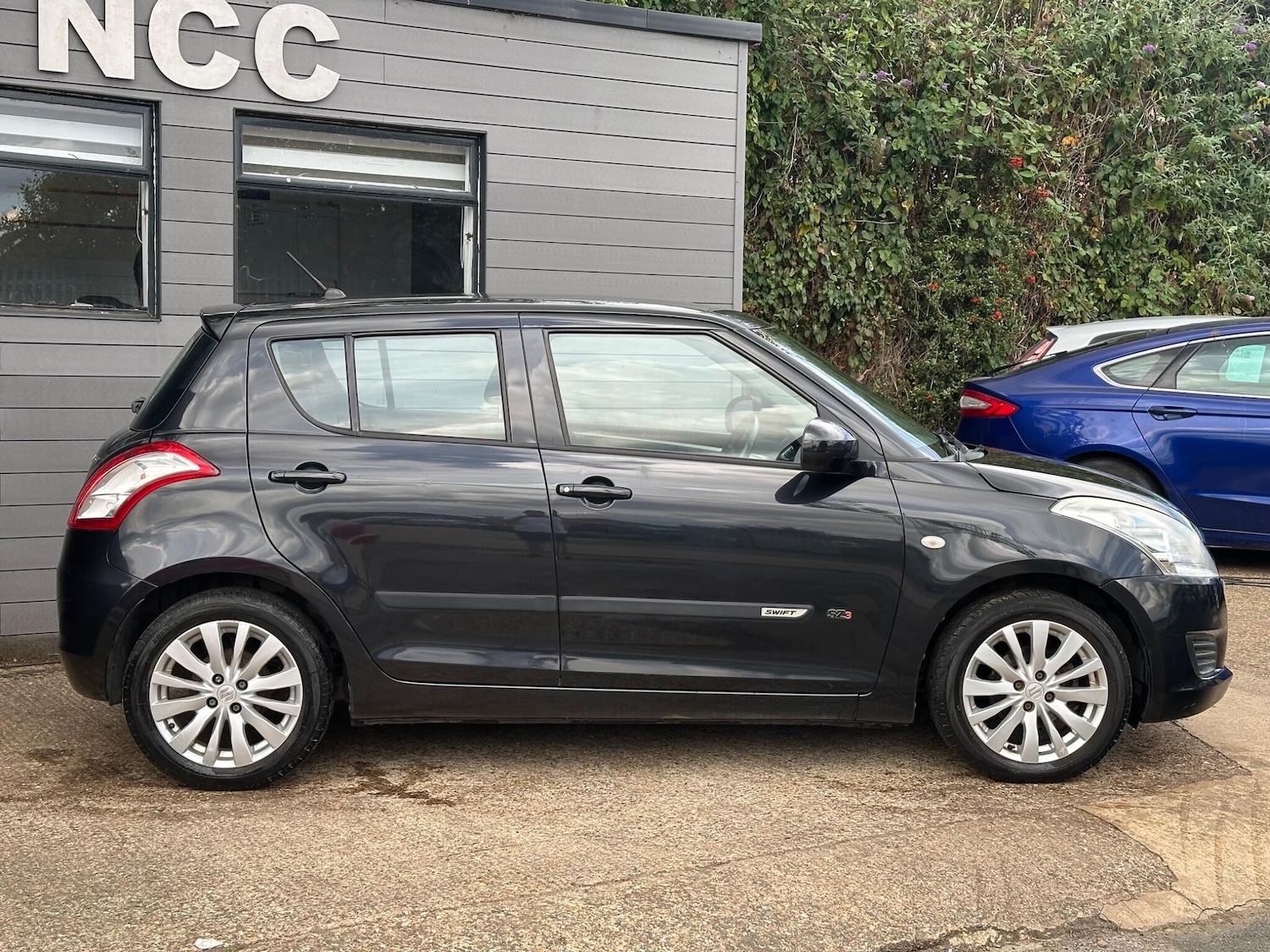 Used Suzuki Swift 2011 for sale - 76371361: Photo 7