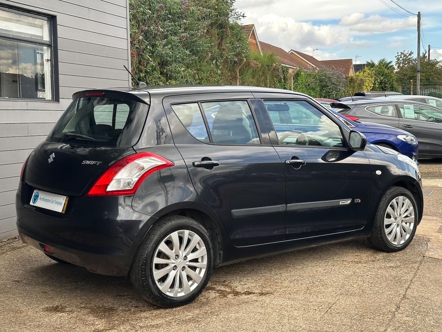 Used Suzuki Swift 2011 for sale - 76371361: Photo 8