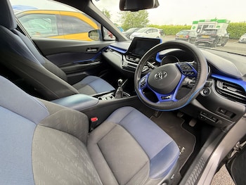 Used Toyota C-HR 2017 for sale - 78898213: Photo