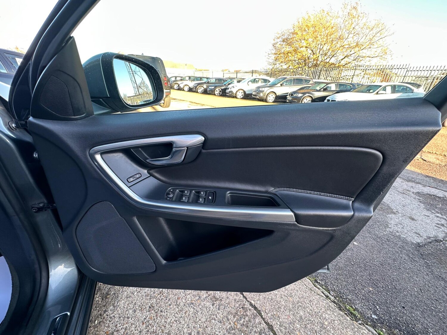 Used Volvo V60 2017 for sale - 77479106: Photo 26