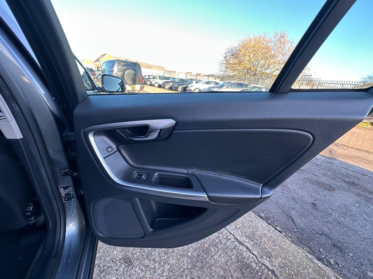 Used Volvo V60 2017 for sale - 77479106: Photo 28