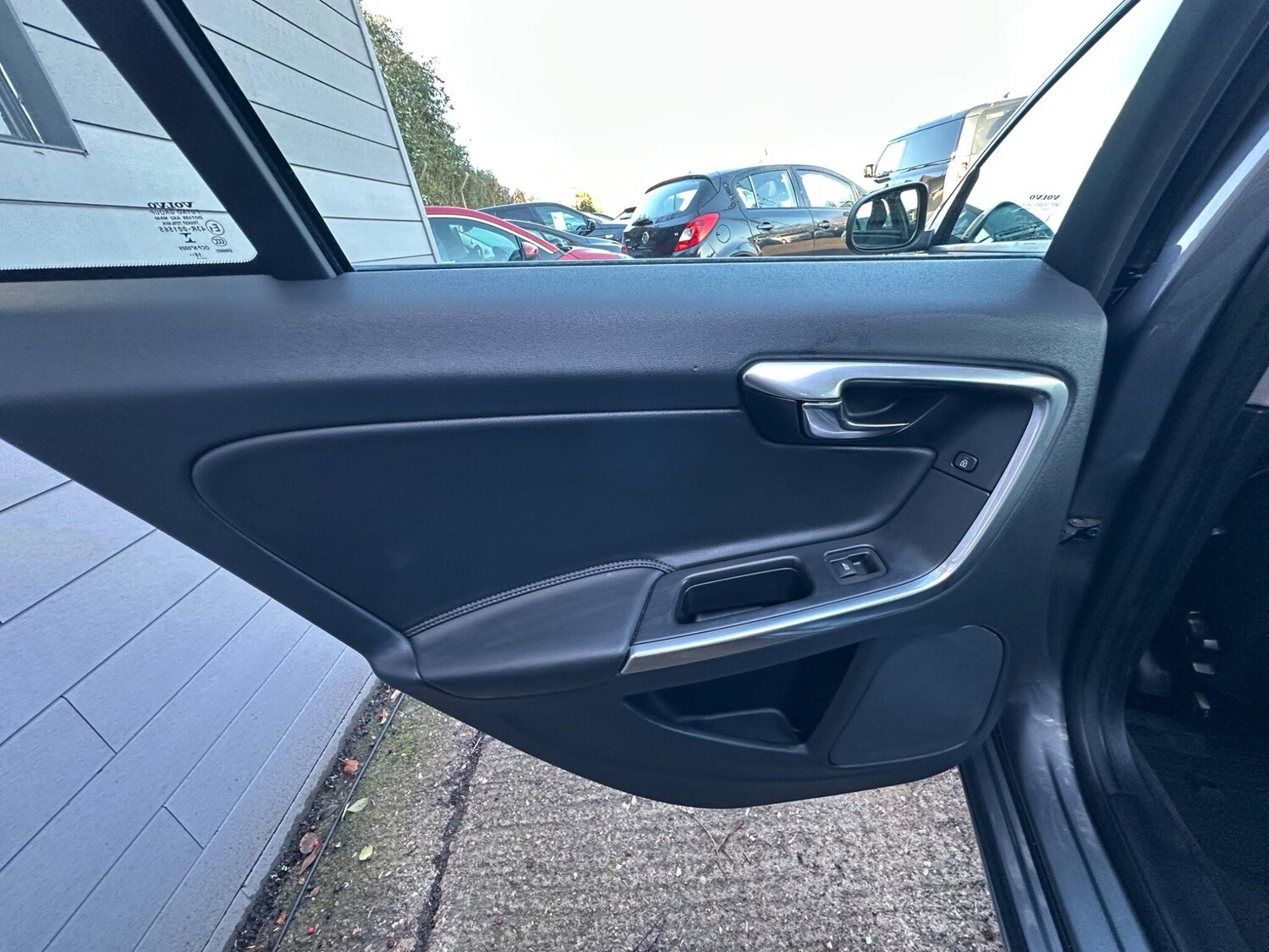 Used Volvo V60 2017 for sale - 77479106: Photo 29