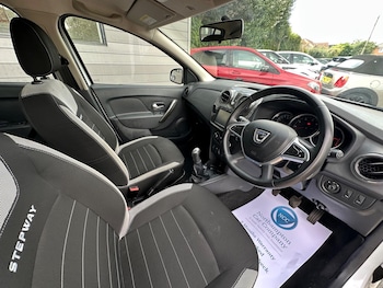 Used Dacia Sandero Stepway 2017 for sale - 78574012: Photo