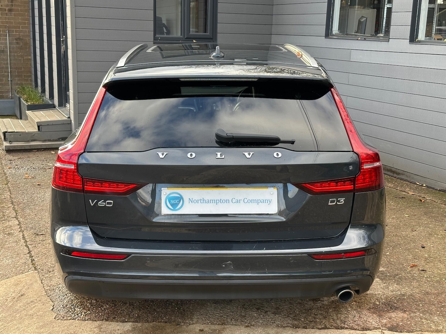 Used Volvo V60 2018 for sale - 77304858: Photo 10