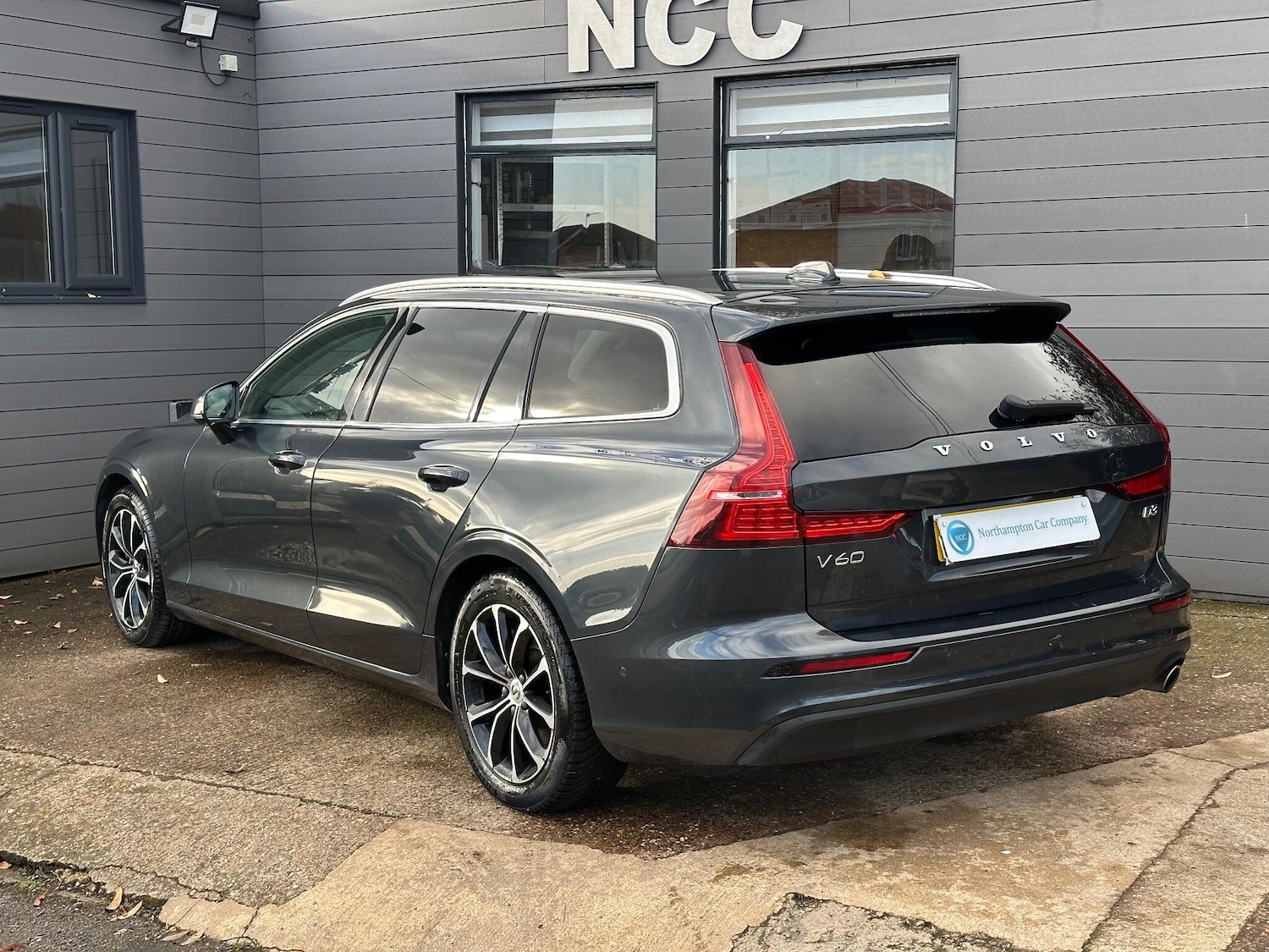 Used Volvo V60 2018 for sale - 77304858: Photo 13
