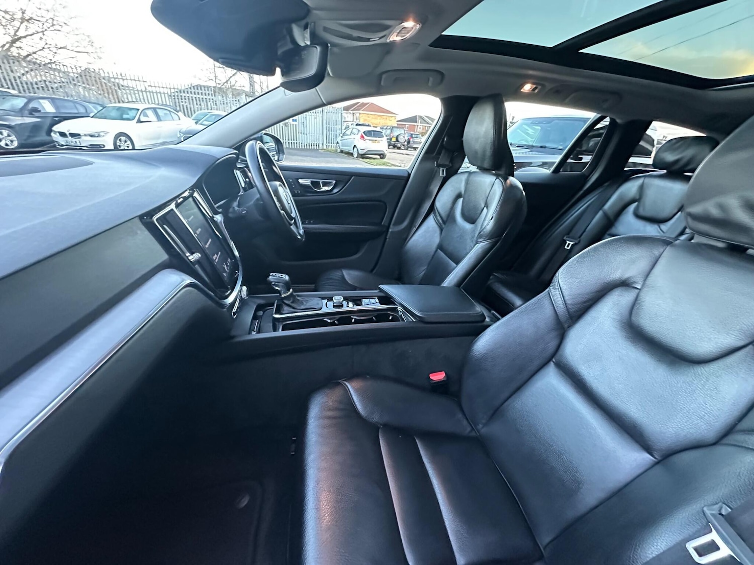 Used Volvo V60 2018 for sale - 77304858: Photo 24