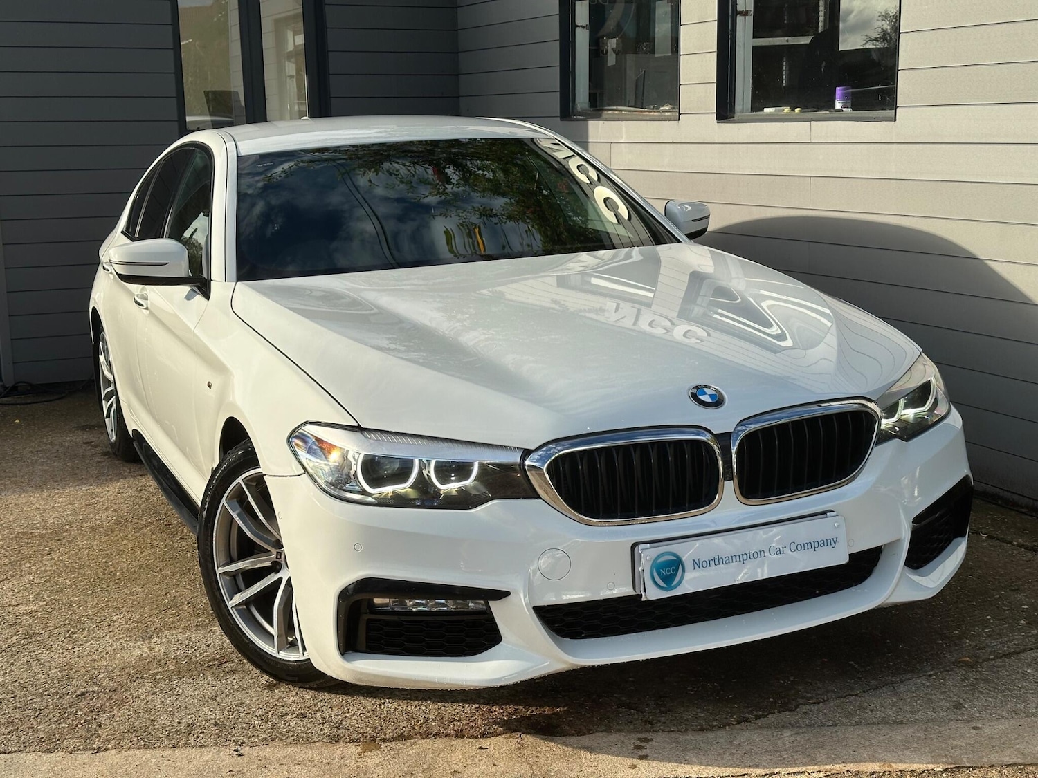 Used BMW 5 Series 2017 for sale - 76270855: Photo 1