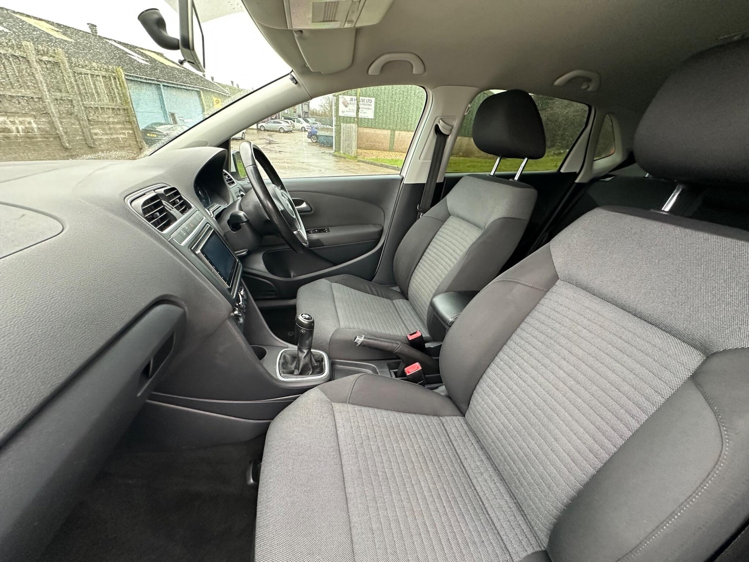 Used Volkswagen Polo 2010 for sale - 77585807: Photo 24