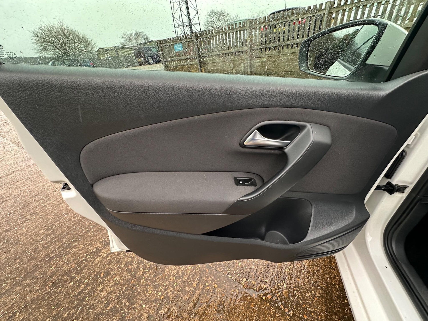 Used Volkswagen Polo 2010 for sale - 77585807: Photo 28