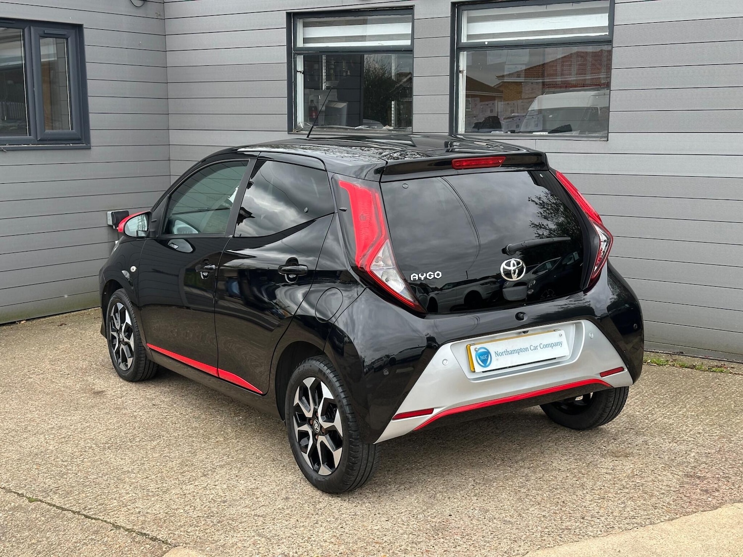 Used Toyota AYGO 2019 for sale - 78072096: Photo 2