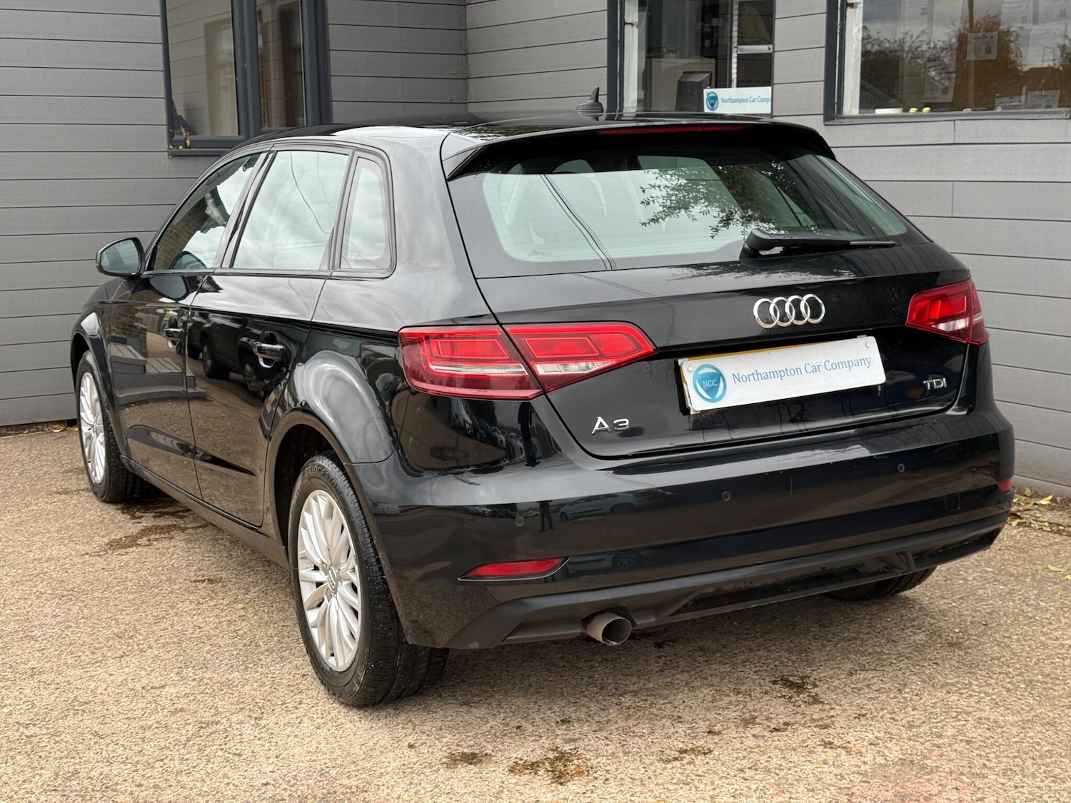 Used Audi A3 2016 for sale - 76936143: Photo 2