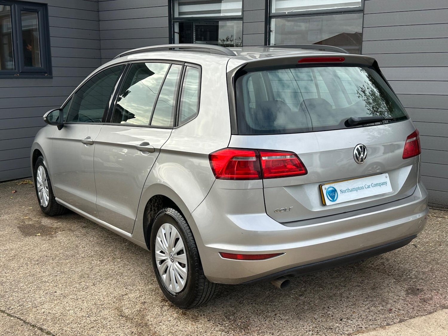 Used Volkswagen Golf SV 2014 for sale - 76992804: Photo 2