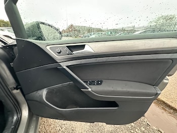 Used Volkswagen Golf 2016 for sale - 76899375: Photo