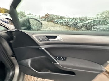 Used Volkswagen Golf 2016 for sale - 76899375: Photo