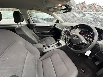 Used Volkswagen Golf 2016 for sale - 76899375: Photo