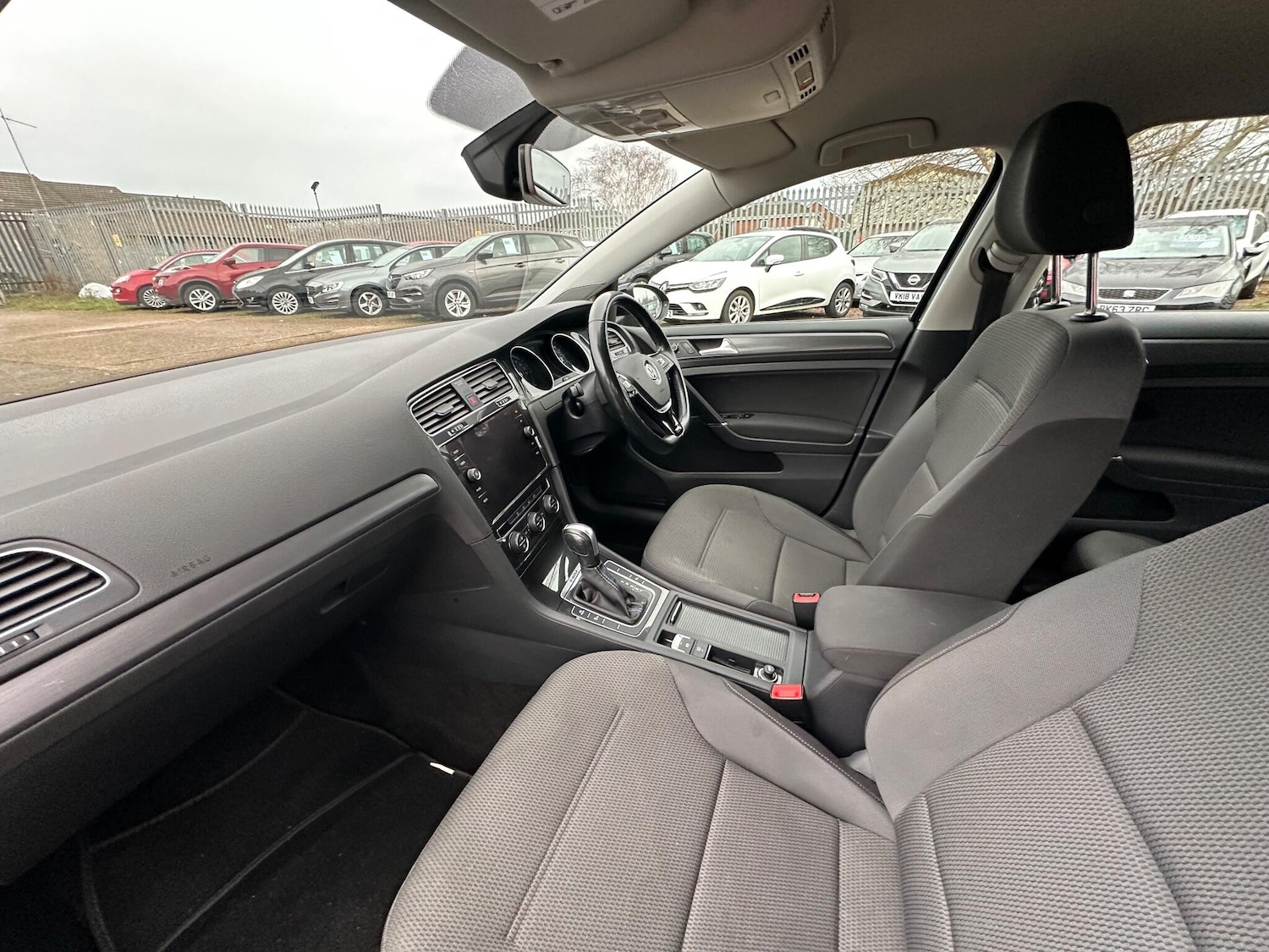 Used Volkswagen Golf 2020 for sale - 76824413: Photo 24