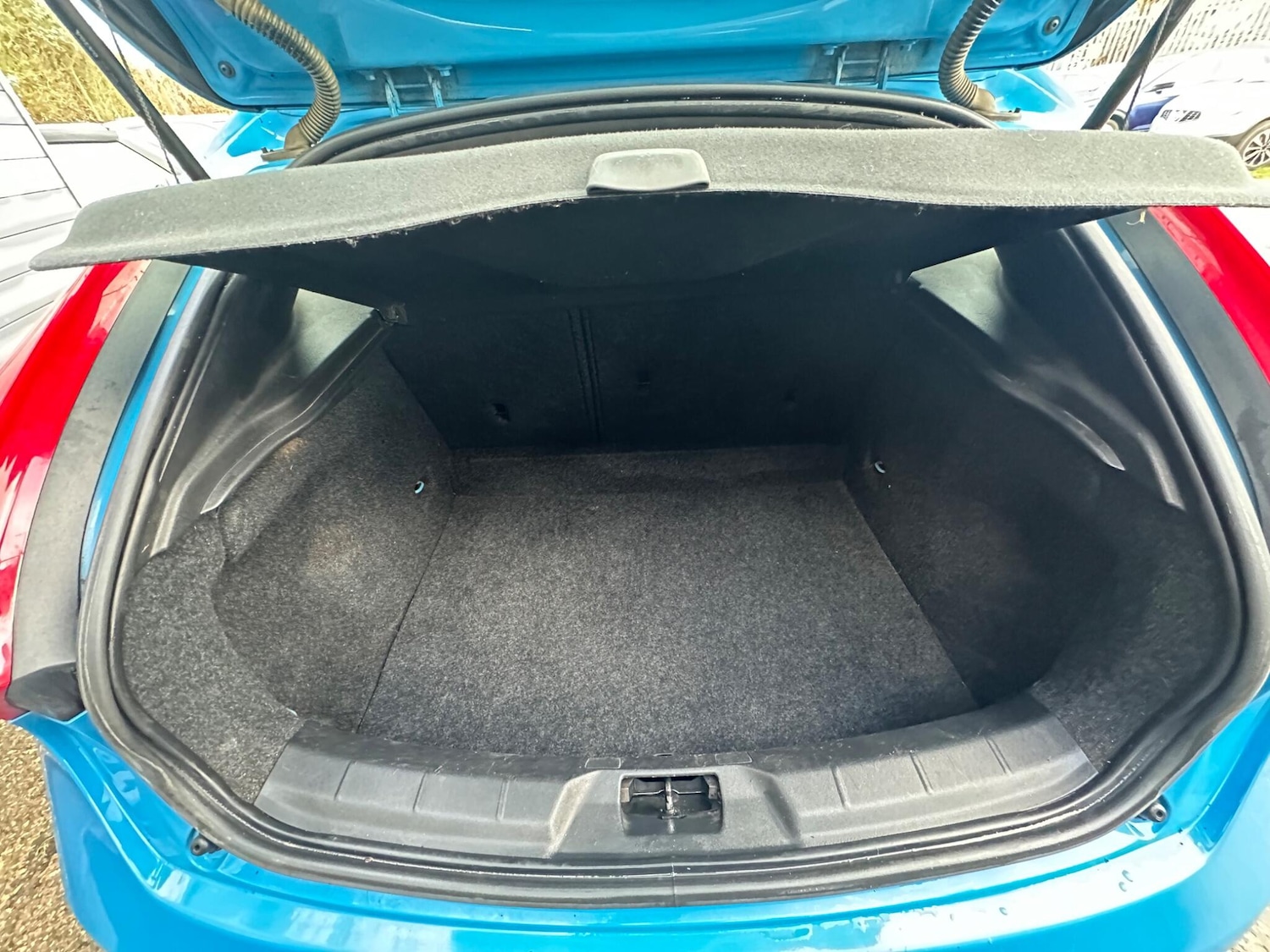 Used Volvo V40 2014 for sale - 77001055: Photo 31