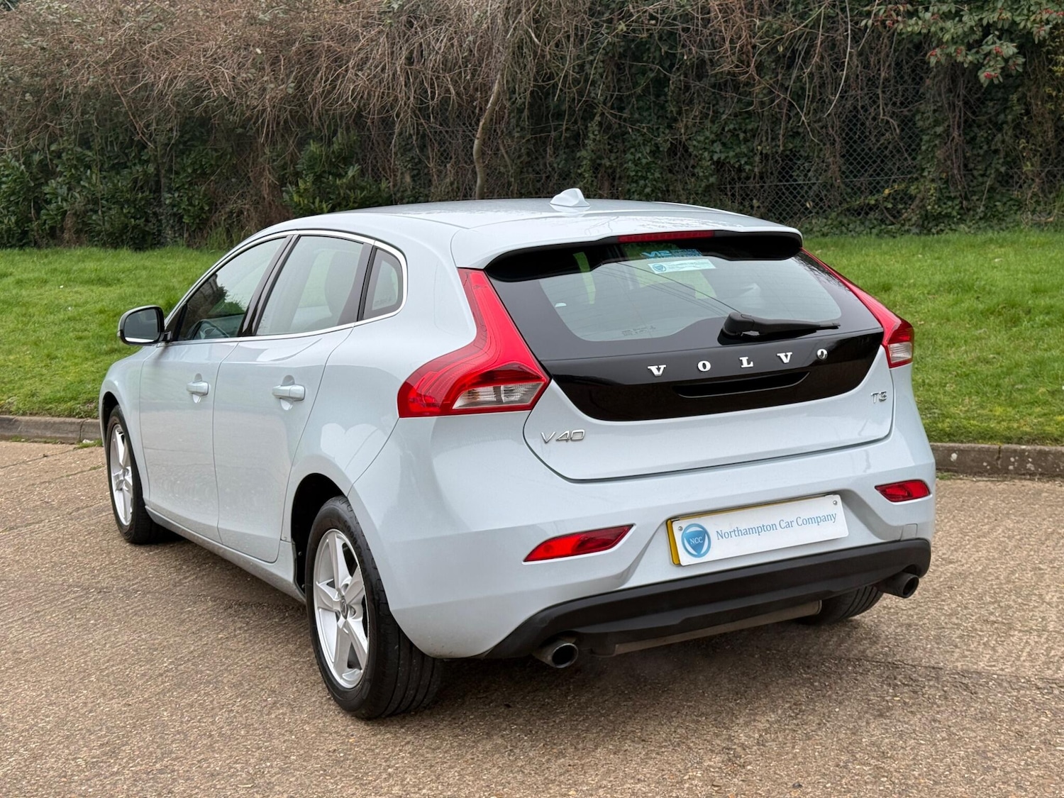 Used Volvo V40 2012 for sale - 77537785: Photo 2