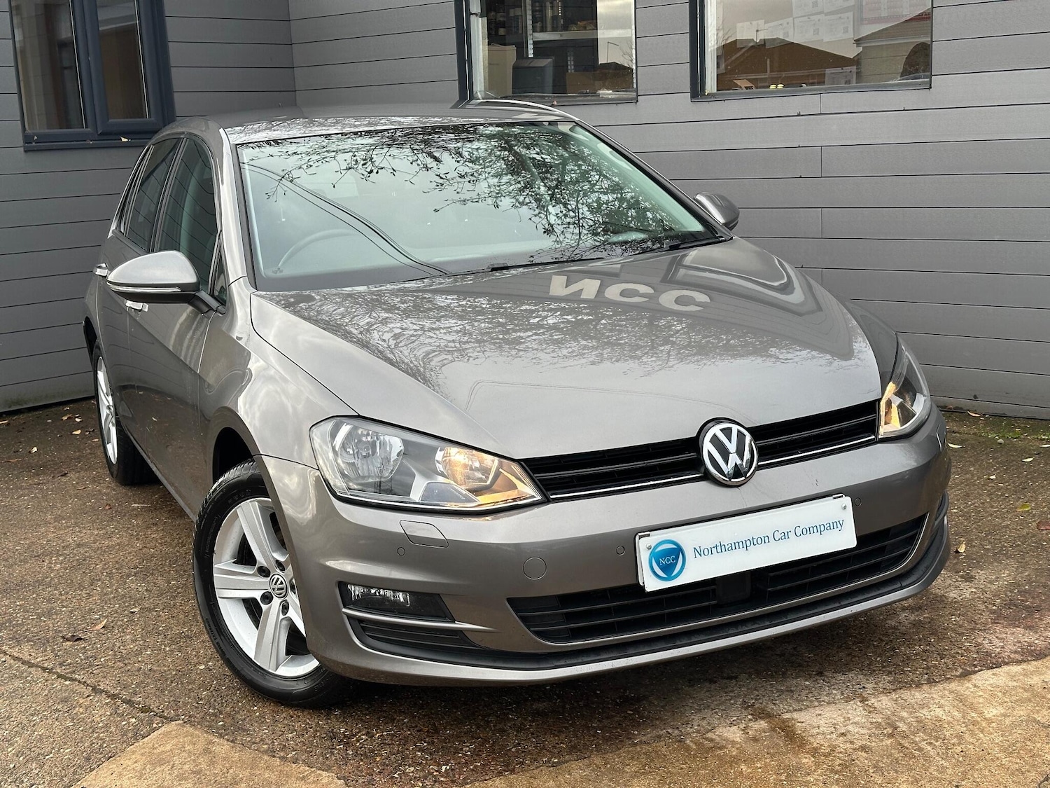 Used Volkswagen Golf 2016 for sale - 77637908: Photo 1