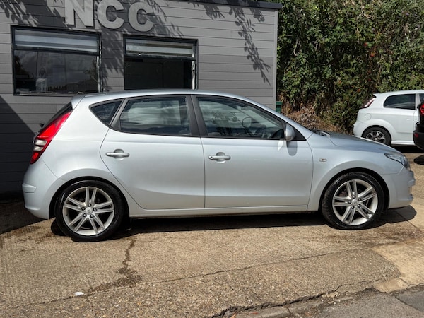 Used Hyundai i30 2010 for sale - 75563758: Photo 17