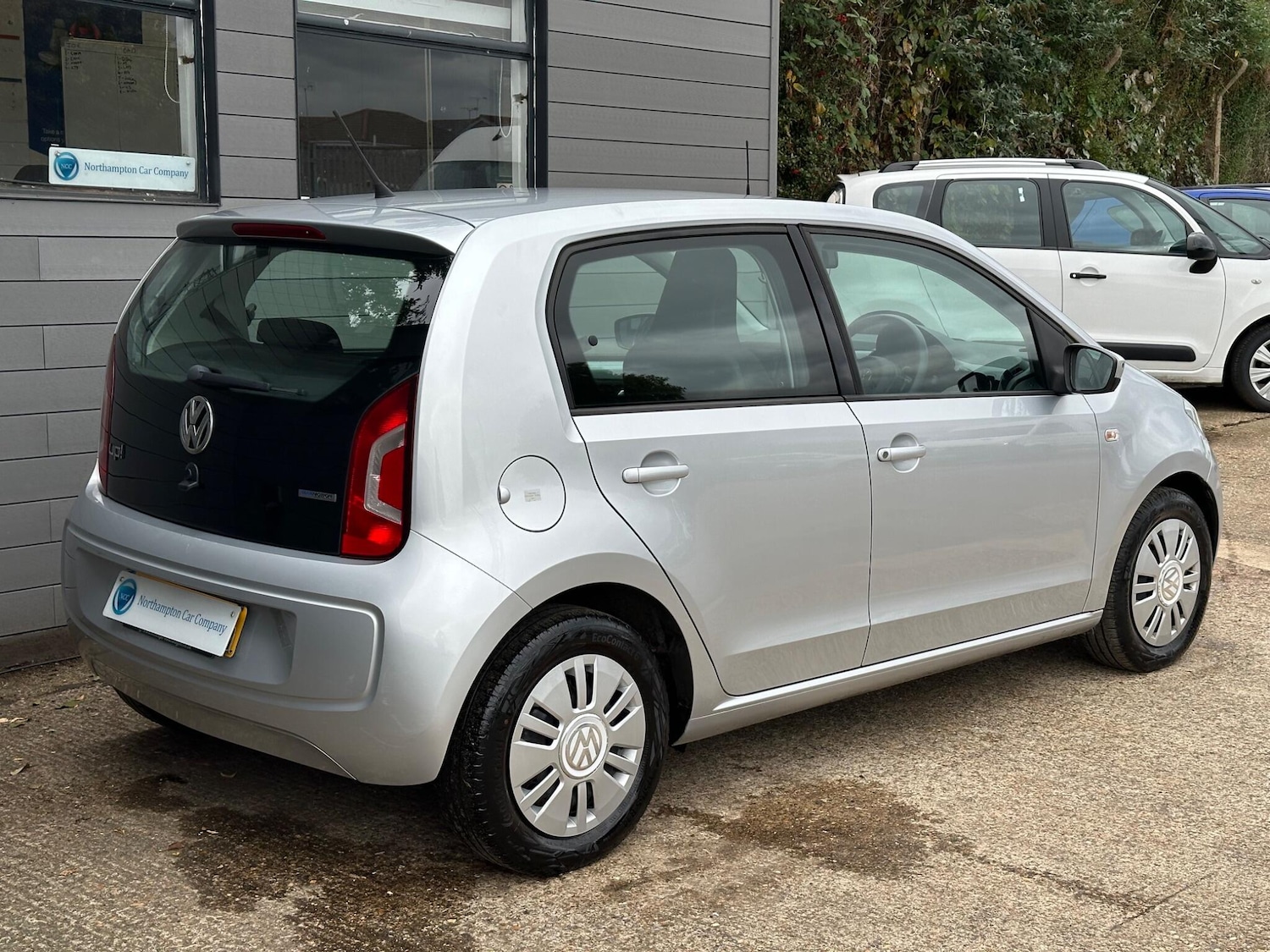 Used Volkswagen up! 2014 for sale - 75926902: Photo 2