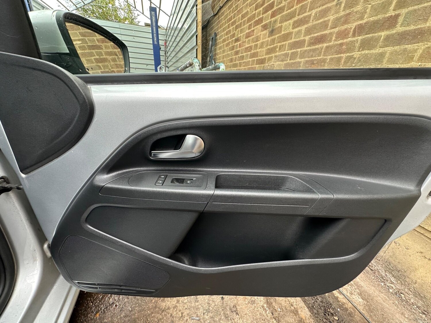 Used Volkswagen up! 2014 for sale - 75926902: Photo 27