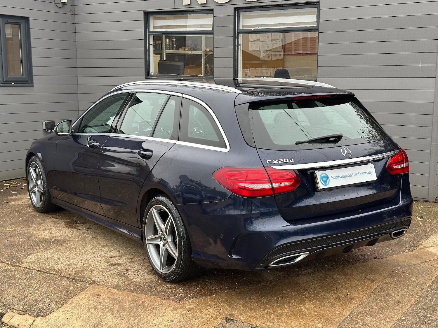 Used Mercedes-Benz C Class 2018 for sale - 77119902: Photo 2