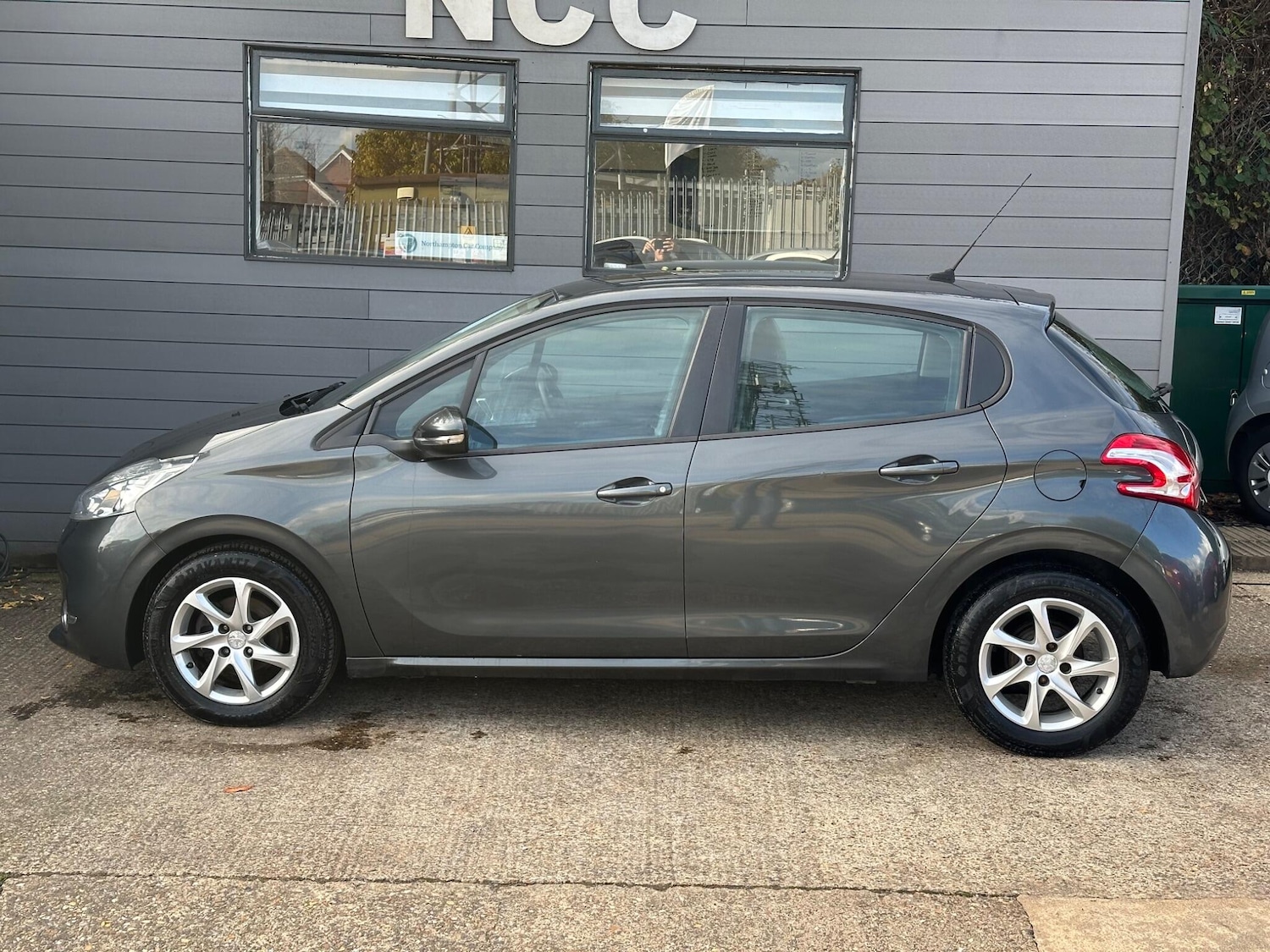 Used Peugeot 208 2013 for sale - 76151279: Photo 15