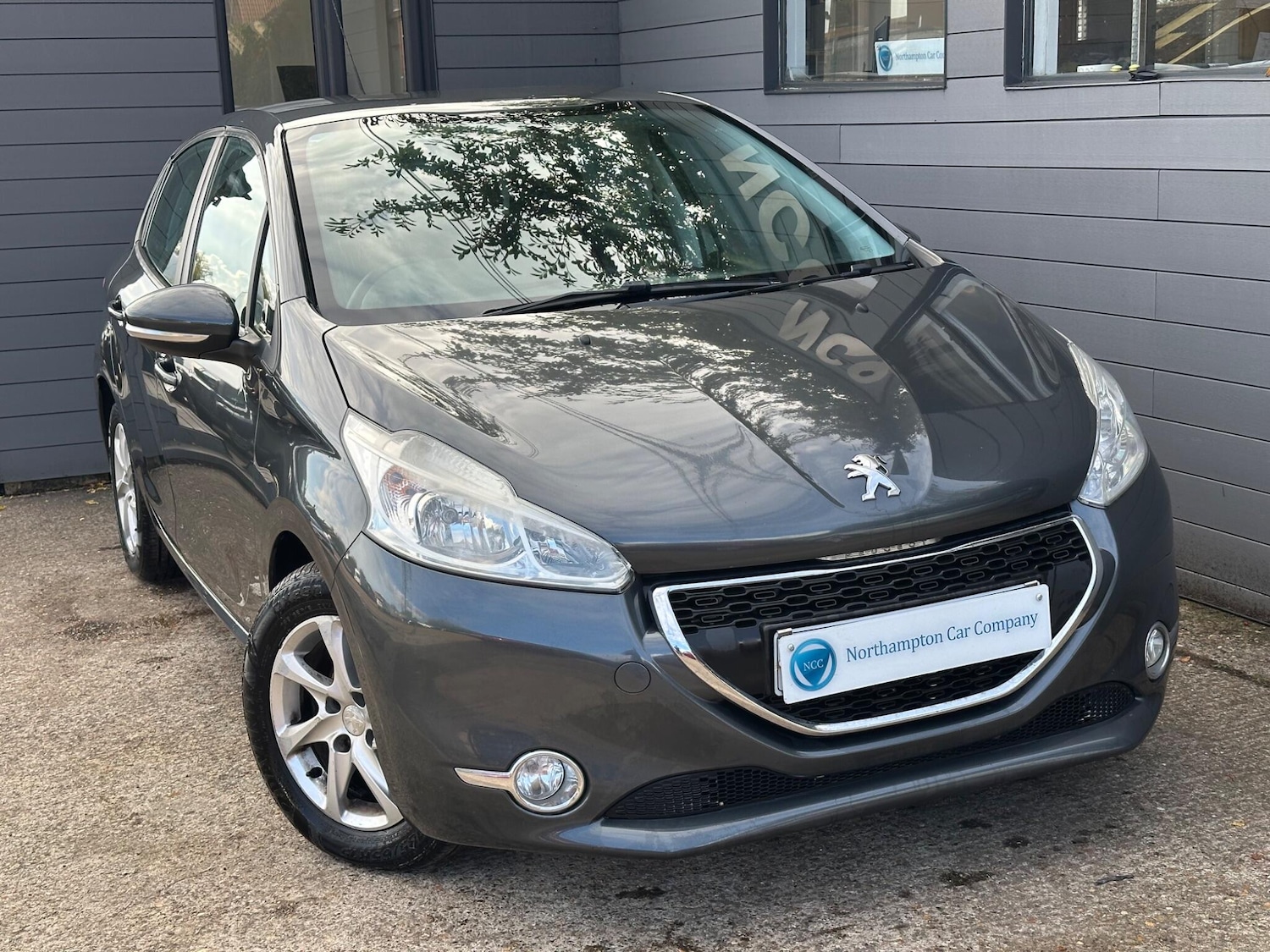 Used Peugeot 208 2013 for sale - 76151279: Photo 4