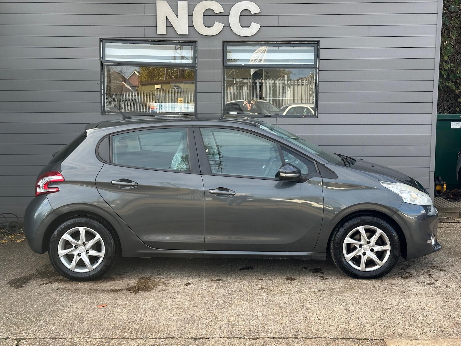 Used Peugeot 208 2013 for sale - 76151279: Photo 6