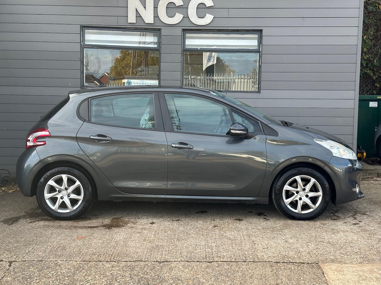 Used Peugeot 208 2013 for sale - 76151279: Photo 7