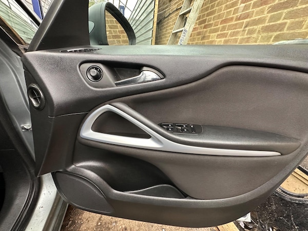 Used Vauxhall Zafira Tourer 2012 for sale - 75809456: Photo 29