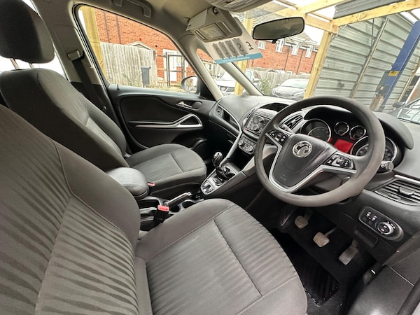 Used Vauxhall Zafira Tourer 2012 for sale - 75809456: Photo 3