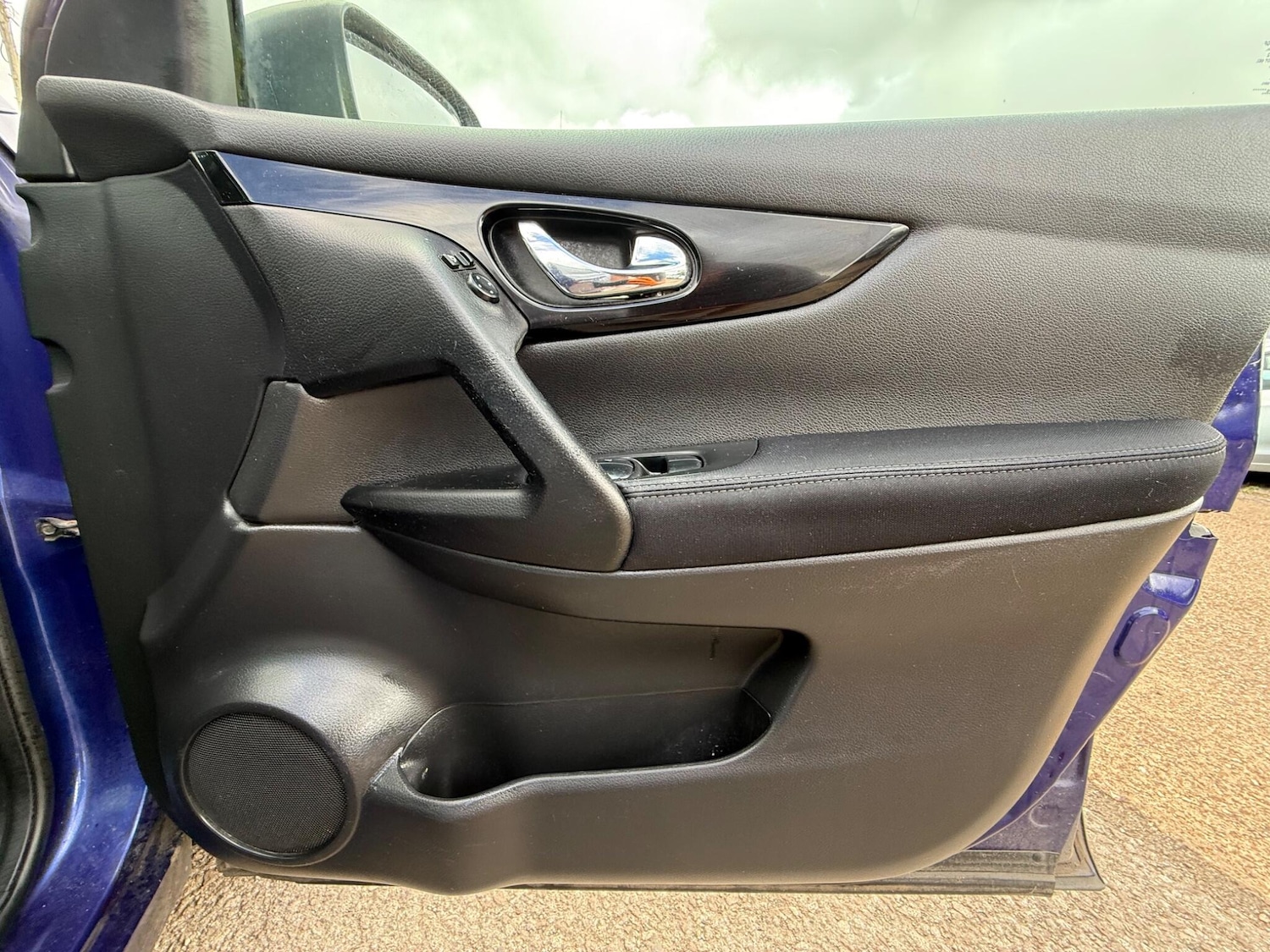 Used Nissan Qashqai 2015 for sale - 75658960: Photo 2