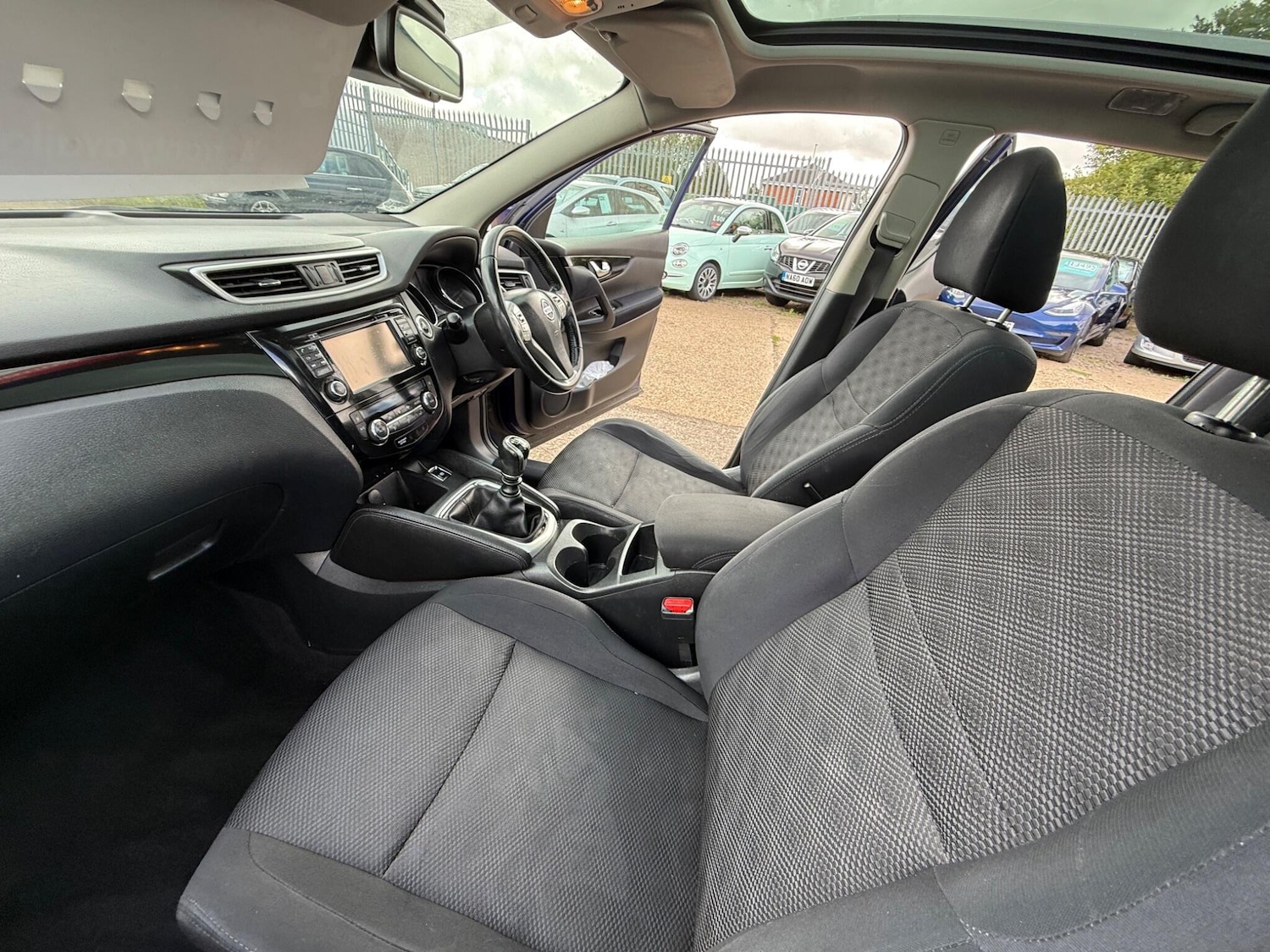 Used Nissan Qashqai 2015 for sale - 75658960: Photo 6