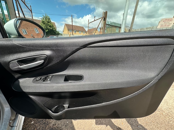 Used Fiat Punto Evo 2010 for sale - 75459627: Photo 28