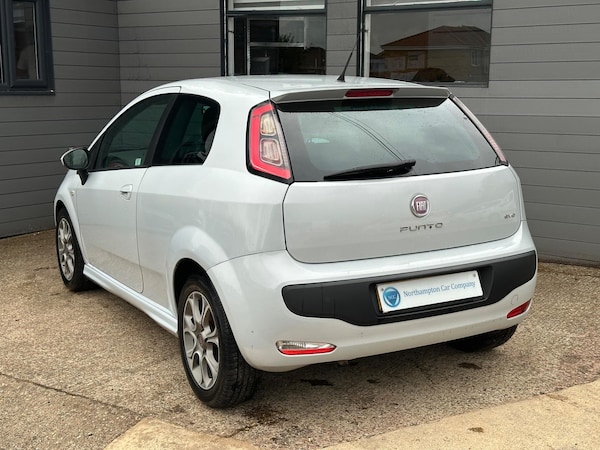 Used Fiat Punto Evo 2010 for sale - 75459627: Photo 2