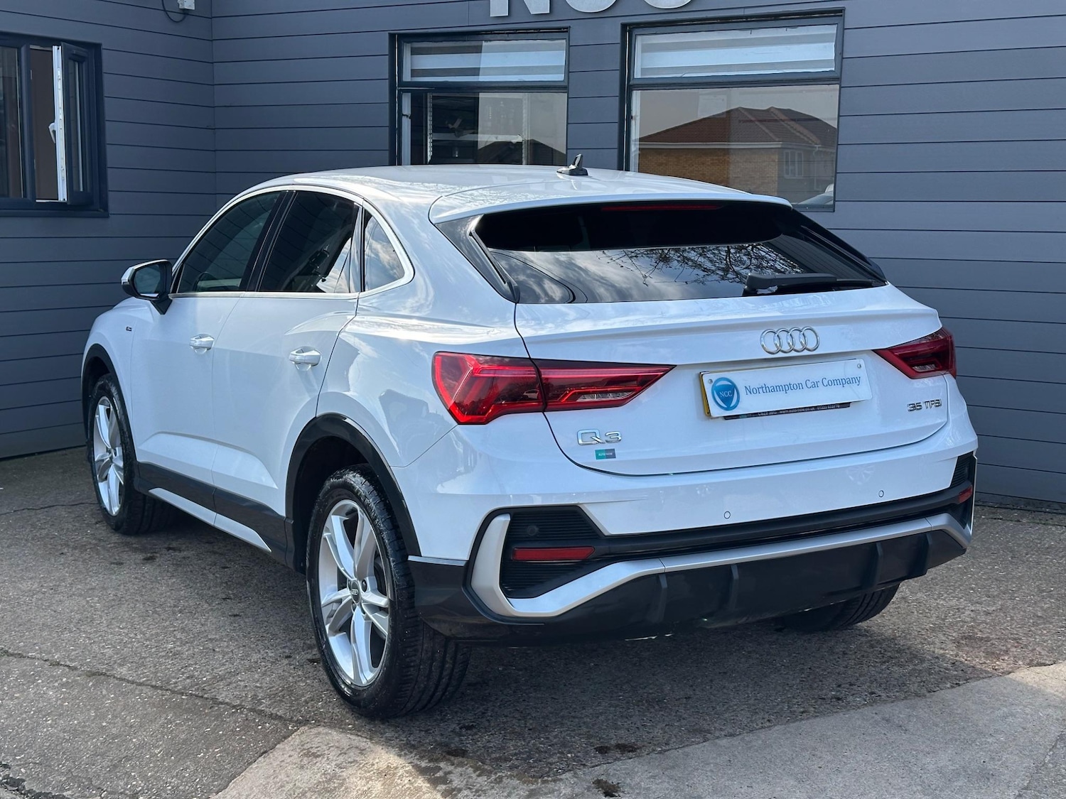 Used Audi Q3 2020 for sale - 76987850: Photo 2