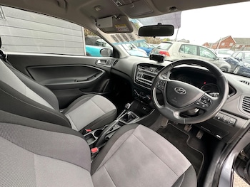 Used Hyundai i20 2018 for sale - 77215200: Photo
